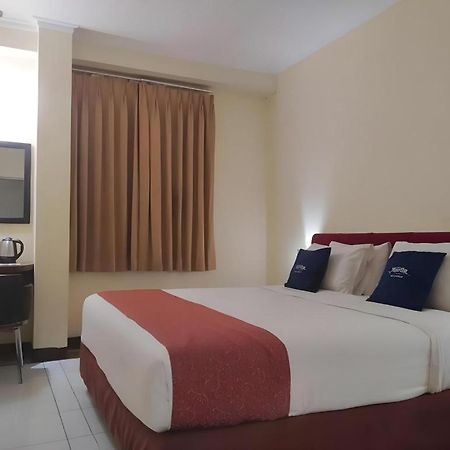 Hotel Marlin Pekalongan Managed By Dafam Kültér fotó