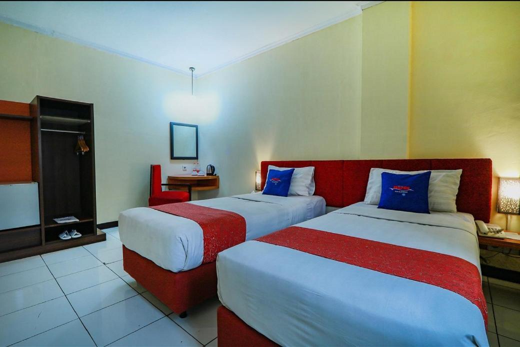 Hotel Marlin Pekalongan Managed By Dafam Kültér fotó