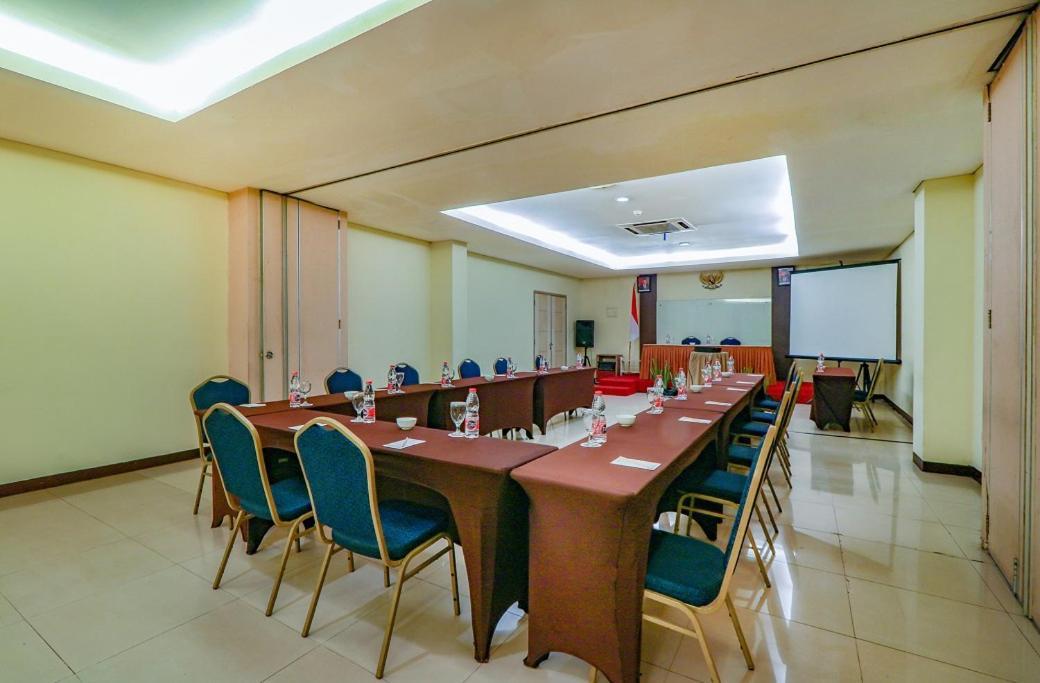 Hotel Marlin Pekalongan Managed By Dafam Kültér fotó
