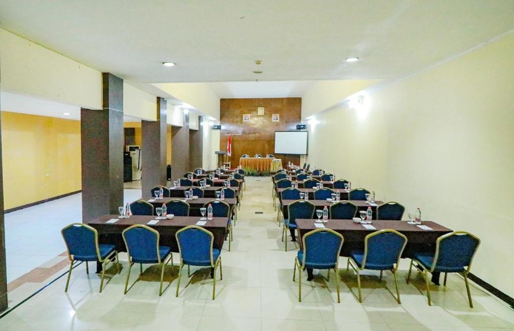 Hotel Marlin Pekalongan Managed By Dafam Kültér fotó