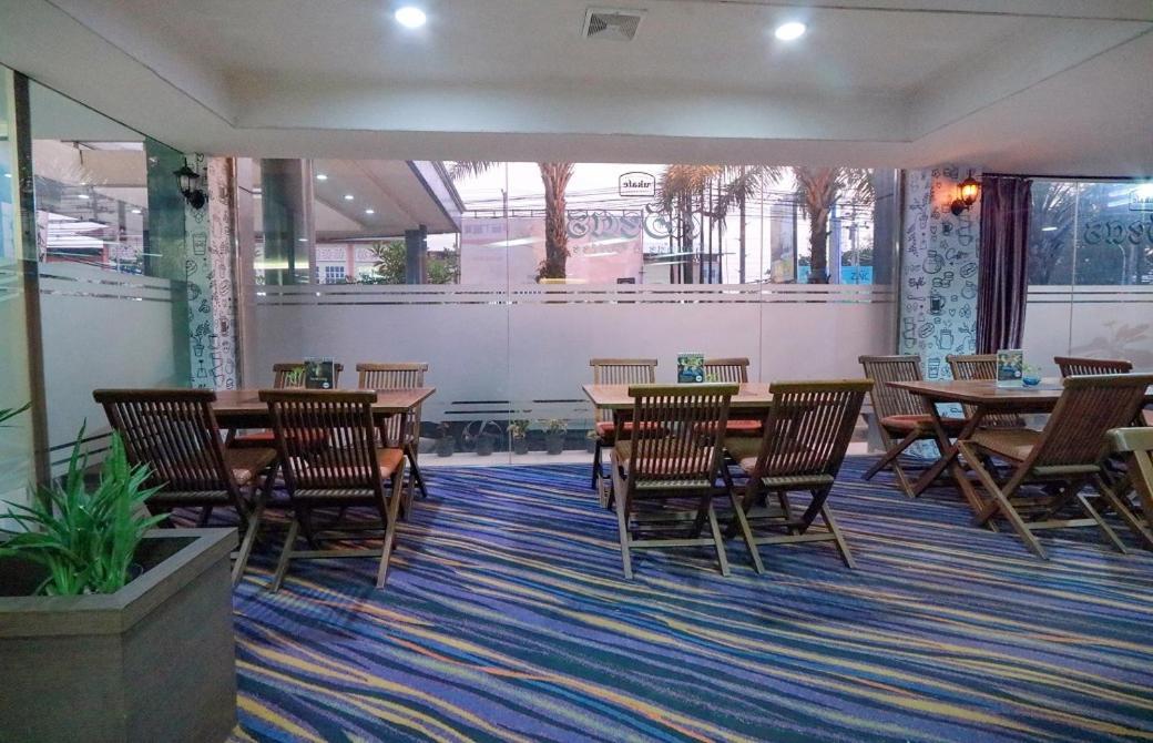 Hotel Marlin Pekalongan Managed By Dafam Kültér fotó