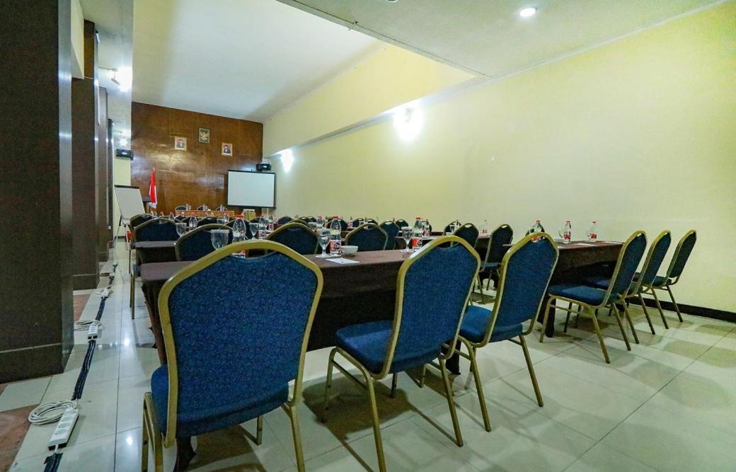 Hotel Marlin Pekalongan Managed By Dafam Kültér fotó