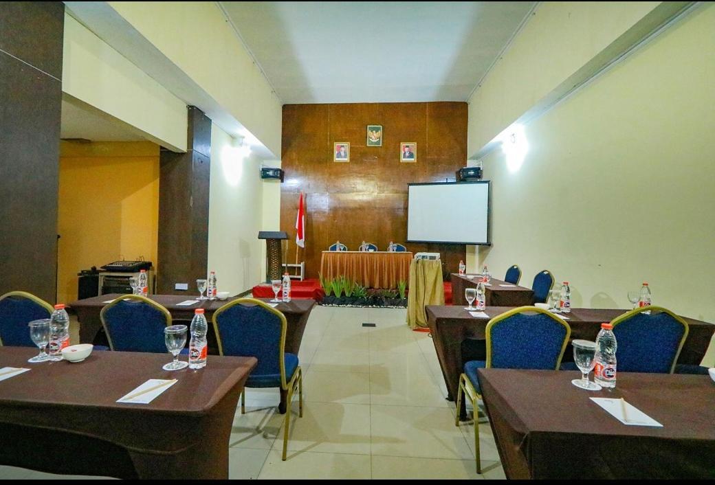 Hotel Marlin Pekalongan Managed By Dafam Kültér fotó