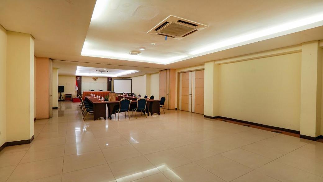 Hotel Marlin Pekalongan Managed By Dafam Kültér fotó