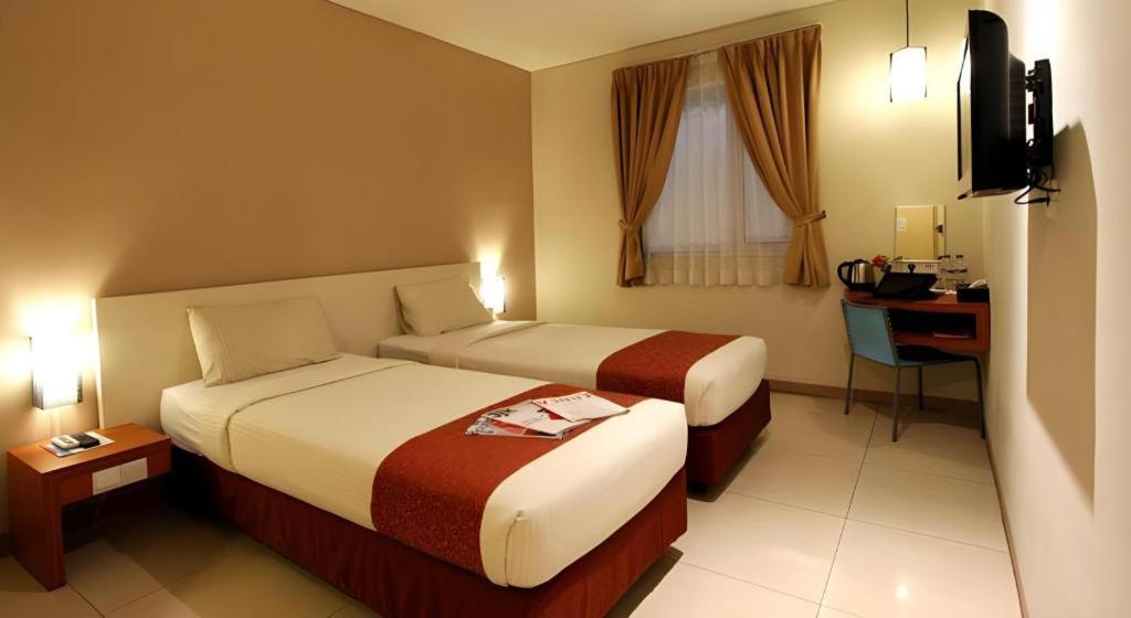 Hotel Marlin Pekalongan Managed By Dafam Kültér fotó