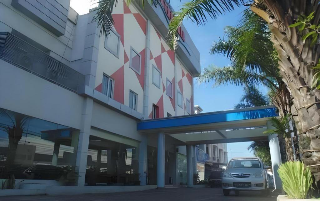 Hotel Marlin Pekalongan Managed By Dafam Kültér fotó