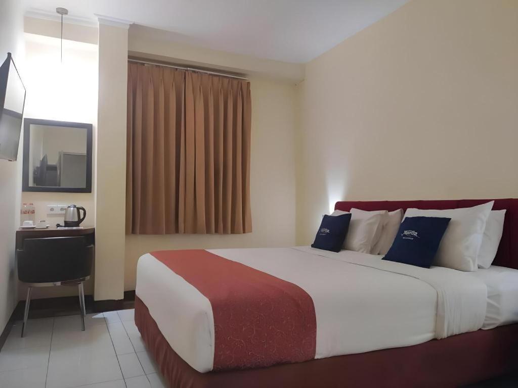 Hotel Marlin Pekalongan Managed By Dafam Kültér fotó