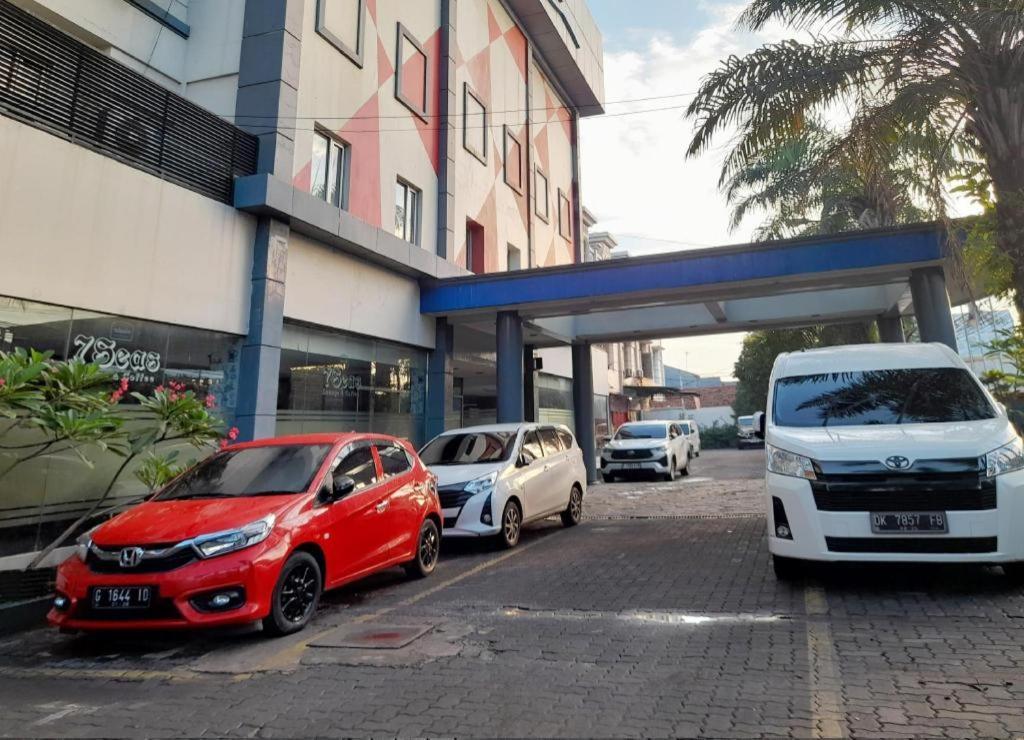 Hotel Marlin Pekalongan Managed By Dafam Kültér fotó
