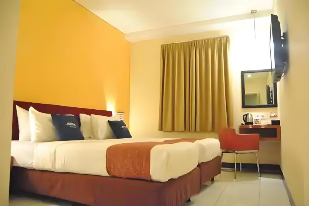 Hotel Marlin Pekalongan Managed By Dafam Kültér fotó