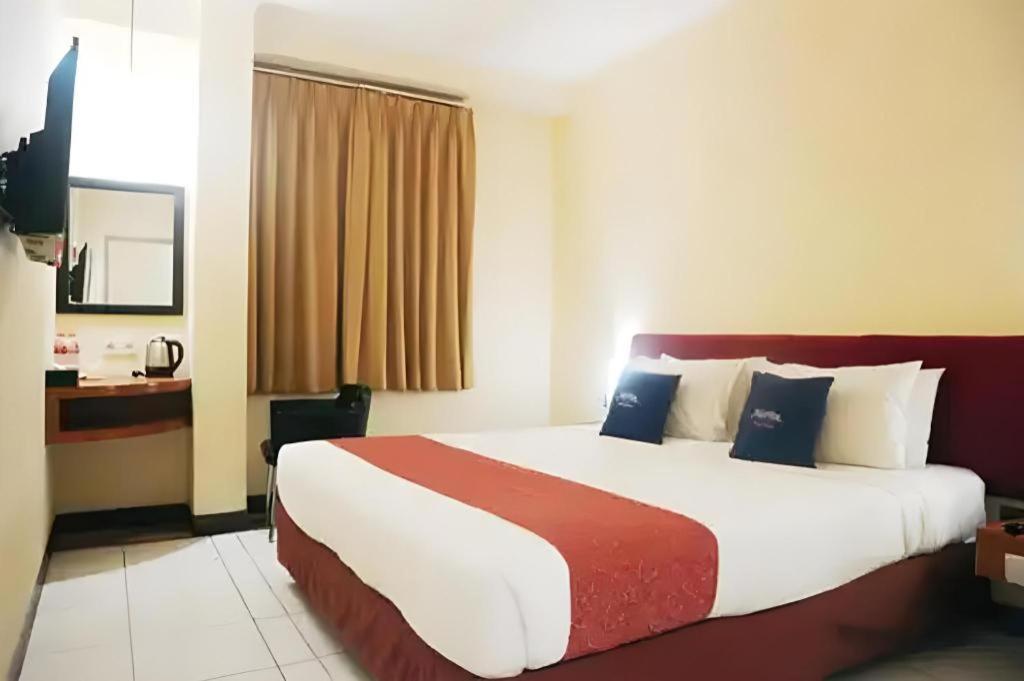 Hotel Marlin Pekalongan Managed By Dafam Kültér fotó