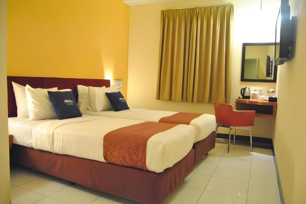 Hotel Marlin Pekalongan Managed By Dafam Kültér fotó