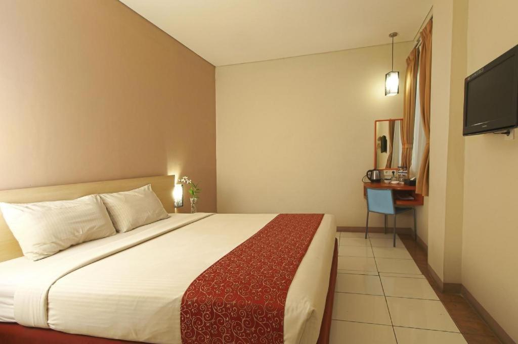 Hotel Marlin Pekalongan Managed By Dafam Kültér fotó