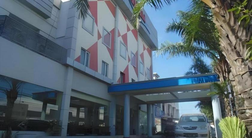 Hotel Marlin Pekalongan Managed By Dafam Kültér fotó