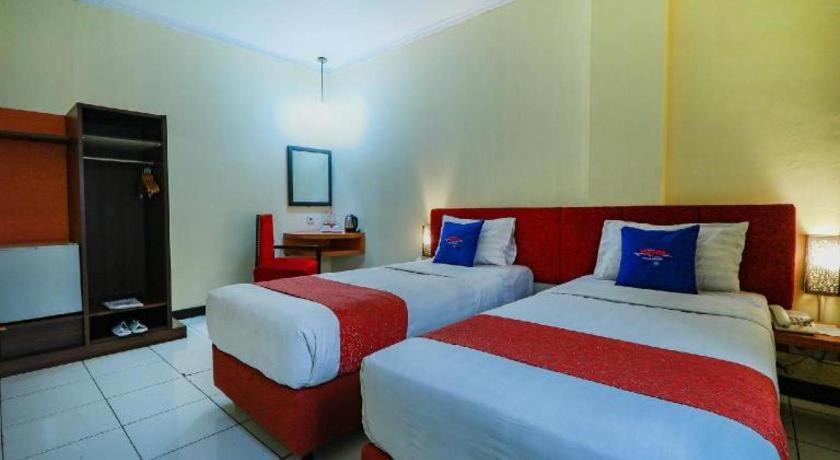 Hotel Marlin Pekalongan Managed By Dafam Kültér fotó