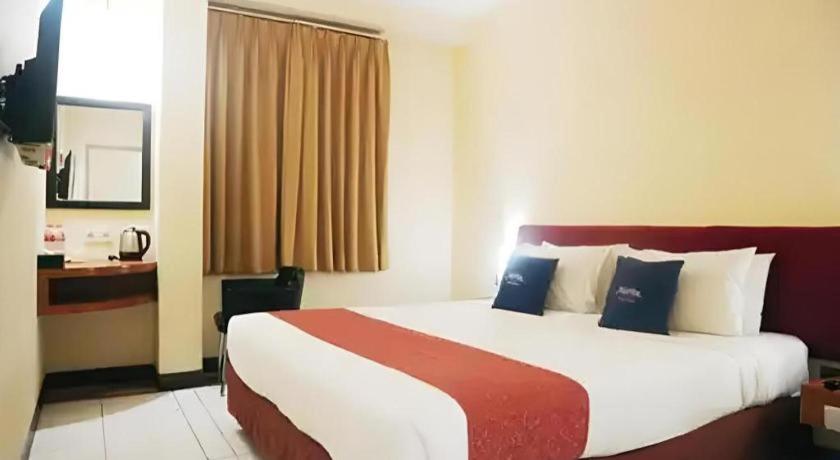 Hotel Marlin Pekalongan Managed By Dafam Kültér fotó