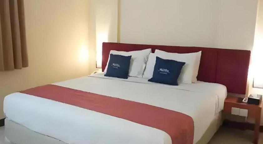 Hotel Marlin Pekalongan Managed By Dafam Kültér fotó