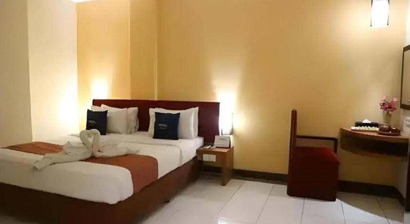 Hotel Marlin Pekalongan Managed By Dafam Kültér fotó