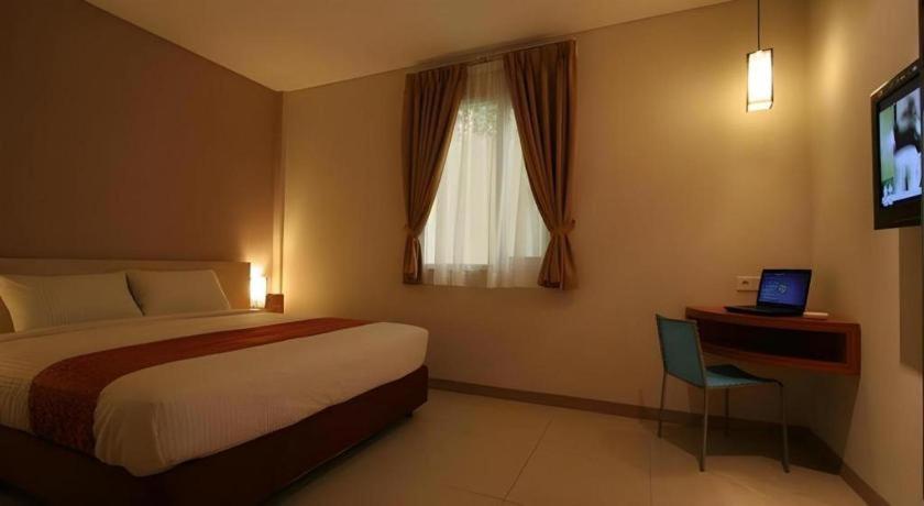 Hotel Marlin Pekalongan Managed By Dafam Kültér fotó