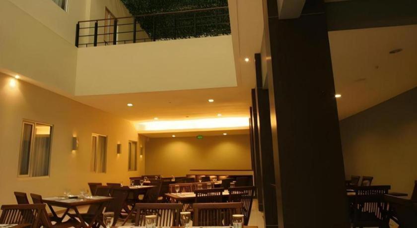 Hotel Marlin Pekalongan Managed By Dafam Kültér fotó
